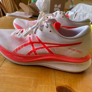 ASICS magic speed